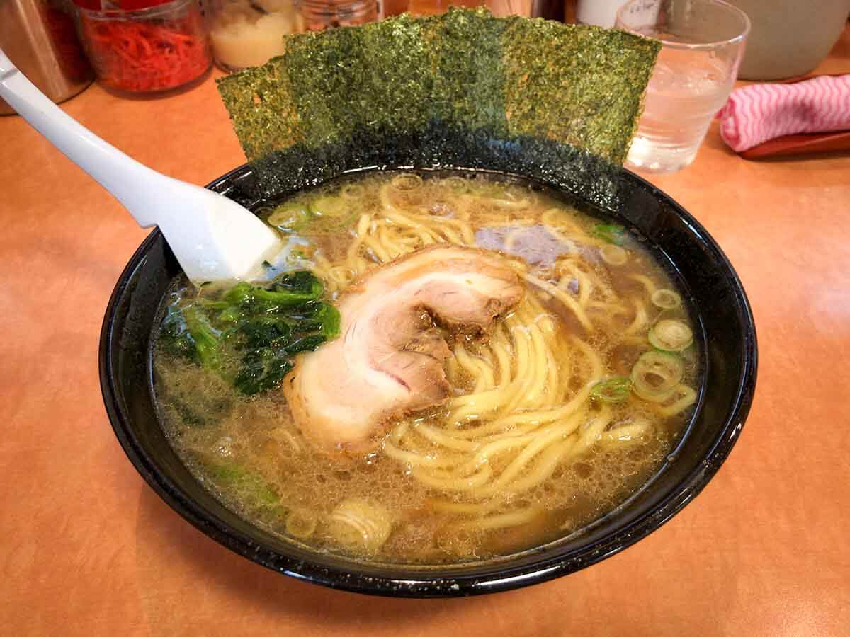 よこはま軒の横浜とんこつラーメンの醤油味